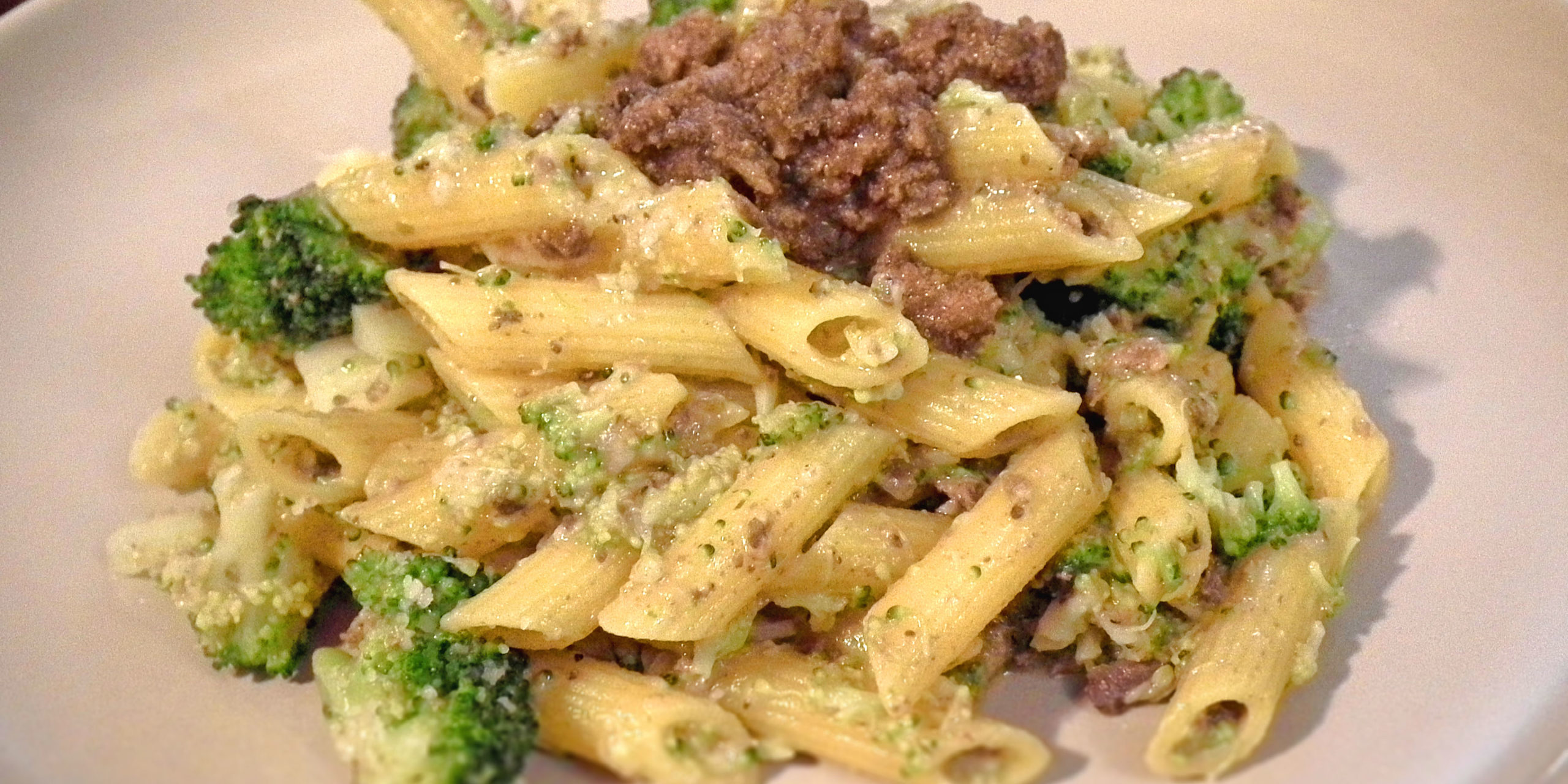 Fusilli pasta with peverada and broccoli