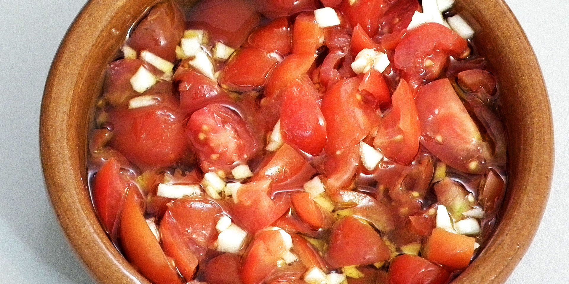 Tomato and garlic bruschetta