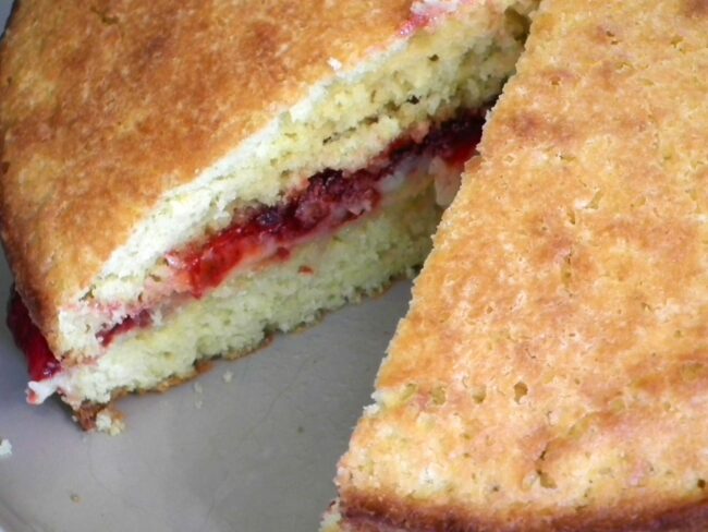 food-fanatic-victoria-sponge-cake