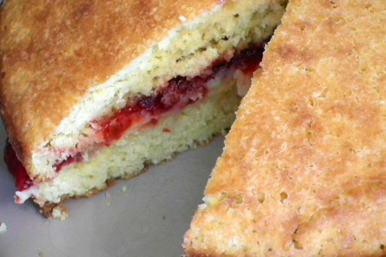 food-fanatic-victoria-sponge-cake