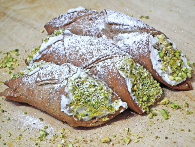 sicilian-cannoli-foodfanatic-2