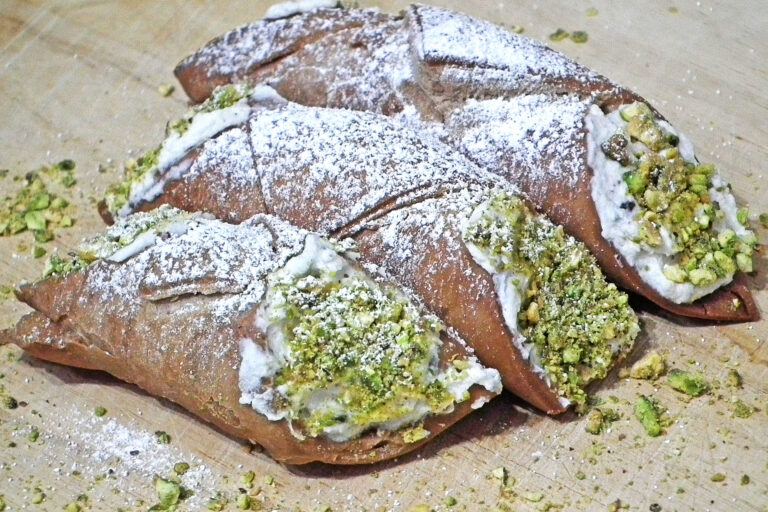 sicilian-cannoli-foodfanatic-2